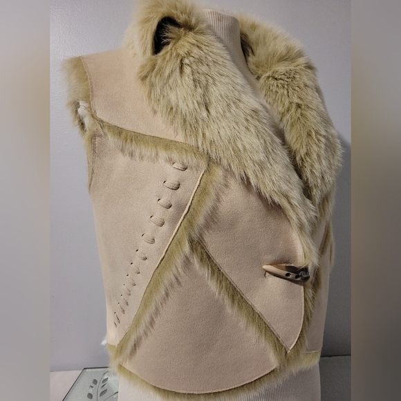 REVERSIBLE FAUX FUR SUEDE VEST - Picture 8 of 10